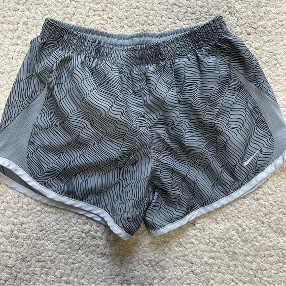 Nike Gray And Black Running Shorts Girls Size Medium Athletic Exercise - Picture 1 of 5